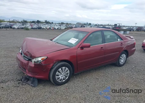 2005 Toyota Camry Le z USA, uszkodzony, nr VIN 4T1BE32K25U076731